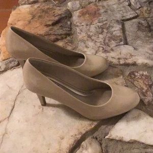 Payless Karmen nude patent pumps - size 8